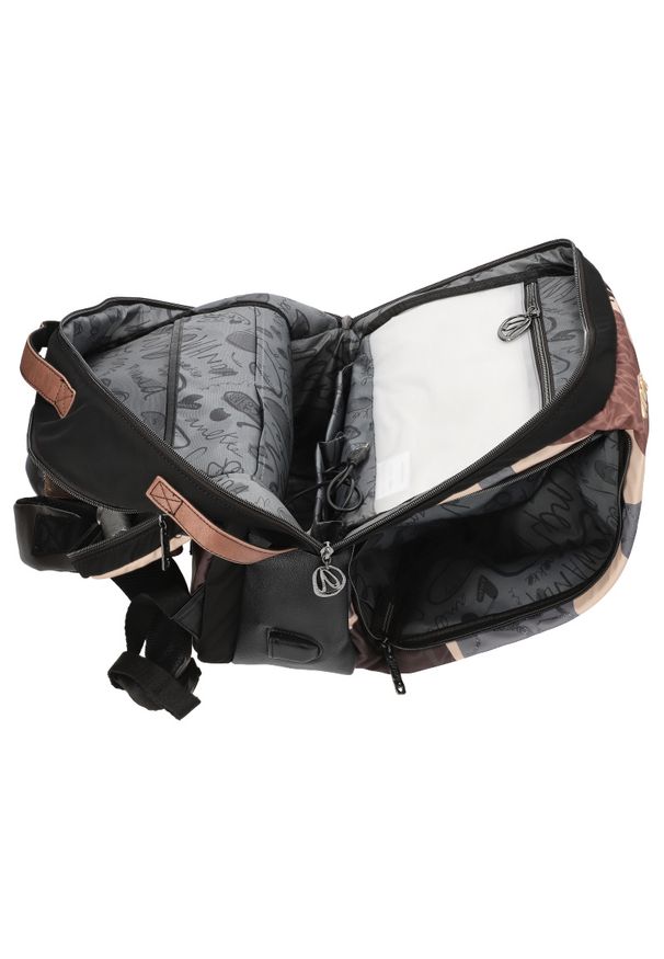 Brązowy Samolotowy Plecak Damski Anekke Z Miejscem Na Laptopa. Kolor: brązowy. Materiał: materiał. Wzór: aplikacja, napisy. Styl: elegancki, casual