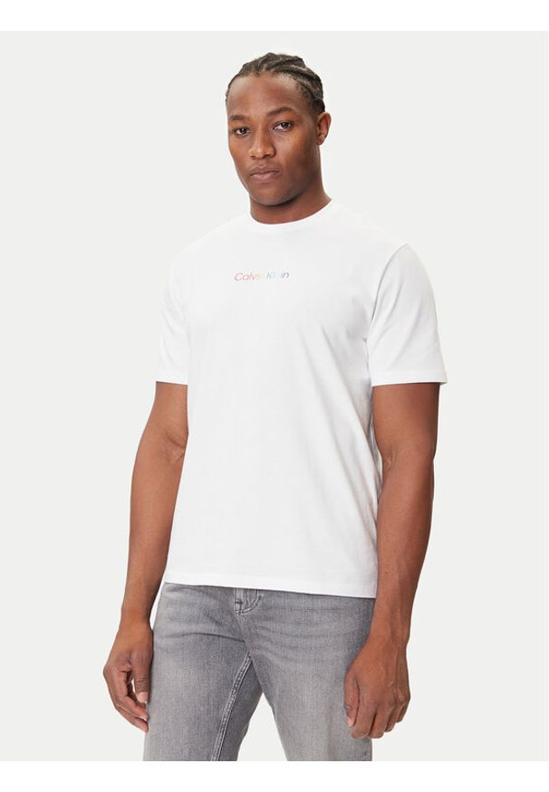 Calvin Klein Jeans T-Shirt Pride Graphic LV04RC815G Biały Relaxed Fit. Kolor: biały. Materiał: bawełna