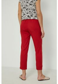 medicine - Medicine spodnie damskie kolor czerwony proste high waist. Okazja: na co dzień. Stan: podwyższony. Kolor: czerwony. Styl: casual