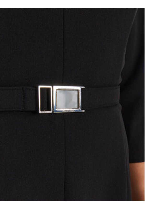 Calvin Klein Sukienka koktajlowa K20K207471 Czarny Regular Fit. Kolor: czarny. Materiał: syntetyk. Styl: wizytowy