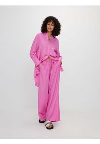 Reserved - Szerokie spodnie z wiskozą - różowy. Kolor: różowy. Materiał: wiskoza