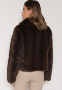 Born2be - Brązowa Kurtka Futerko o Prostym Kroju z Zapięciem na Suwak Tusiviela. Okazja: na co dzień. Typ kołnierza: golf. Kolor: brązowy. Materiał: futro. Styl: casual, elegancki #6