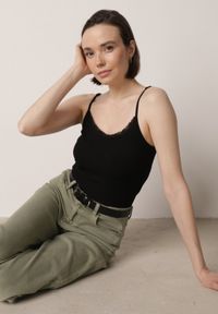 Born2be - Czarny Bawełniany Top Bieliźniany z Koronką na Regulowanych Ramiączkach Beralisa. Okazja: na co dzień. Kolor: czarny. Materiał: bawełna, koronka. Długość rękawa: na ramiączkach. Wzór: koronka. Sezon: zima, jesień. Styl: casual, klasyczny #1