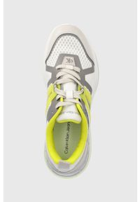 Calvin Klein Jeans sneakersy kolor szary. Nosek buta: okrągły. Zapięcie: sznurówki. Kolor: szary. Materiał: poliester, guma, skóra