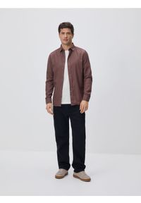 Reserved - Koszula slim z bawełny egipskiej - brązowy. Kolor: brązowy. Materiał: bawełna