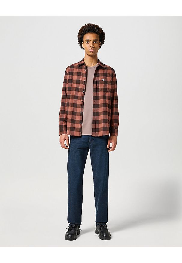 Wrangler - MĘSKA KOSZULA KRATA WRANGLER 1 PKT SHIRT ROOT BEER CHECK 112357381