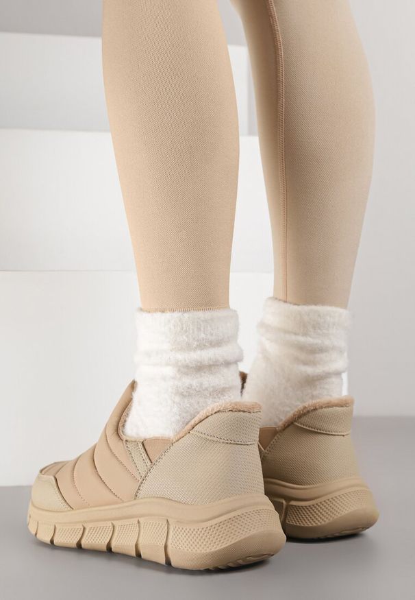 Renee - Ciemnobeżowe Sneakersy Śniegowce na Platformie z Tłoczeniem i Pikowaną Cholewką Vermina. Okazja: na co dzień. Kolor: beżowy. Materiał: dresówka. Szerokość cholewki: normalna. Obcas: na platformie. Styl: casual