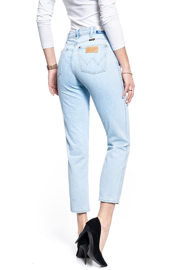 Wrangler - SPODNIE DAMSKIE WRANGLER RETRO STRAIGHT BALLAD BLUE W22AJHXA3 112127790. Styl: retro
