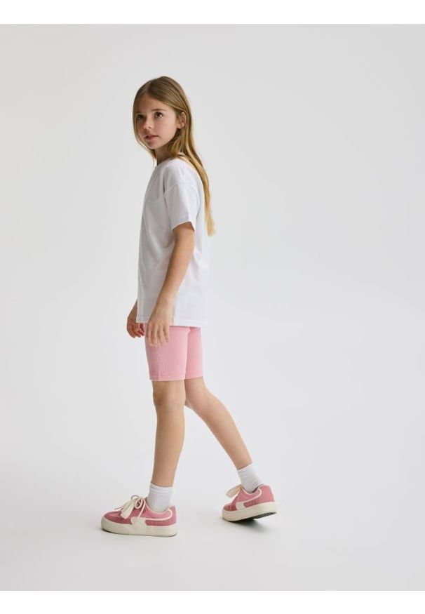 Reserved - Prążkowane szorty - różowy. Kolor: różowy. Materiał: prążkowany