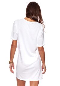 Wrangler - DAMSKA SUKIENKA WRANGLER B&Y TEE DRESS WHITE W902LF612. Kolor: biały. Typ sukienki: sportowe. Styl: sportowy