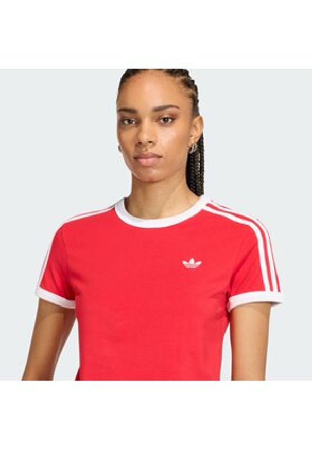 Adidas - adidas T-Shirt 3-Stripes KD3676 Czerwony Slim Fit. Kolor: czerwony. Materiał: bawełna