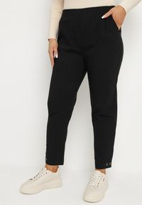 Born2be - Czarne Spodnie z Wiskozą z Gumką w Talii i Aplikacjami przy Nogawkach Stellorie. Okazja: na co dzień. Kolekcja: plus size. Kolor: czarny. Materiał: wiskoza. Wzór: aplikacja. Styl: elegancki, casual