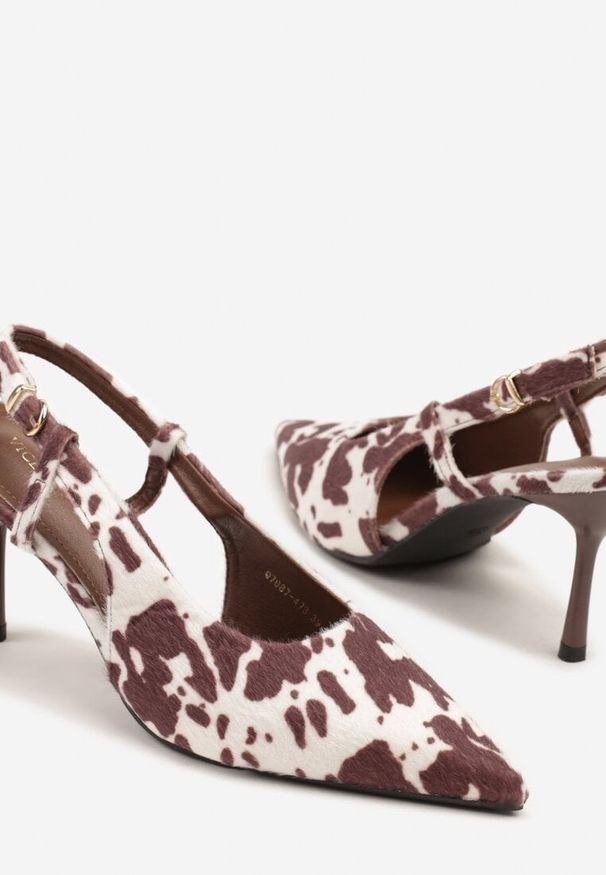 Renee - Brązowe Sandały Vices w Krowie Łaty na Szpilce Slingback Raleira. Okazja: na spacer, na imprezę, na co dzień. Nosek buta: szpiczasty. Zapięcie: sprzączka. Kolor: brązowy. Materiał: lakier, jeans. Obcas: na szpilce. Styl: casual, klasyczny. Wysokość obcasa: średni