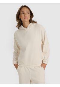 4f - 4F Bluza dresowa nierozpinana z kapturem damska - biała XL. Okazja: na co dzień. Typ kołnierza: kaptur. Kolor: biały. Materiał: dresówka. Styl: casual