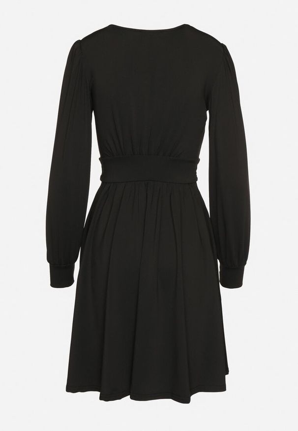 Born2be - Czarna Rozkloszowana Sukienka z Wiskozą Selithiel. Okazja: na ślub cywilny, na wesele, na imprezę. Typ kołnierza: dekolt w serek. Kolor: czarny. Materiał: wiskoza. Styl: elegancki