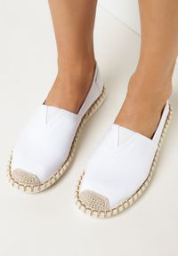 Born2be - Białe Espadryle z Plecionym Noskiem i Przeszyciem na Podeszwie Aletesa. Kolor: biały. Styl: elegancki #1