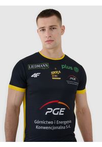 4f - 4F Koszulka meczowa replika wyjazdowa z sezonu 2024/25 męska 4F x PGE GiEK Skra Bełchatów - multikolor XS. Kolor: wielokolorowy. Materiał: dzianina, włókno, materiał, syntetyk. Wzór: gładki, ze splotem. Styl: klasyczny, sportowy