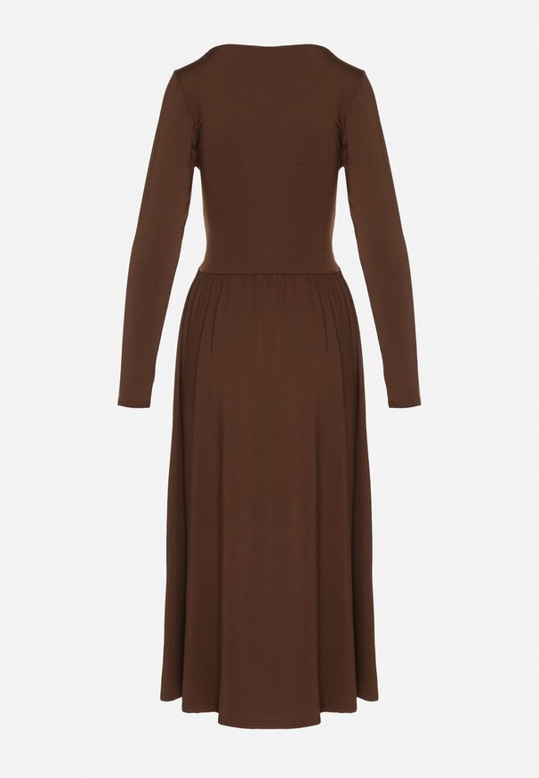 Born2be - Brązowa Marszczona Sukienka Taliowana z Wiskozą z Dekoltem V i Długim Rękawem Emirie. Okazja: na co dzień, na spotkanie biznesowe. Typ kołnierza: dekolt w kształcie V. Kolor: brązowy. Materiał: wiskoza. Długość rękawa: długi rękaw. Styl: casual, biznesowy