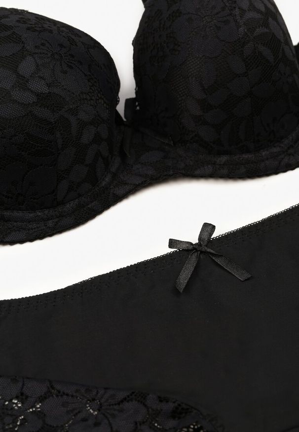 Renee - Czarny Koronkowy Komplet Biustonosz i Majtki Figi w Klasycznym Stylu Ezirene. Kolor: czarny. Materiał: koronka. Wzór: aplikacja, koronka