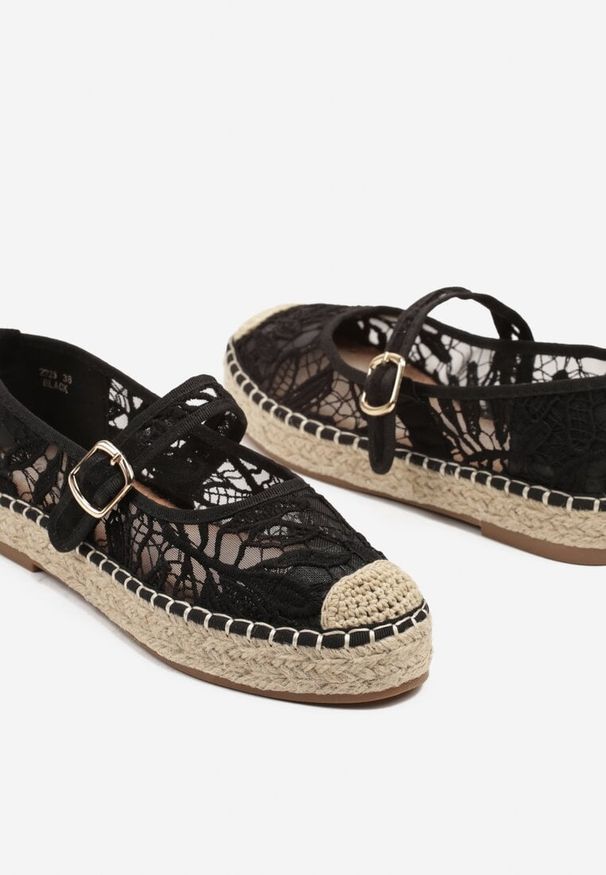 Born2be - Czarne Płaskie Espadryle Koronkowe z Paskiem Ozdobione Plecionką Tatessa. Okazja: na co dzień. Zapięcie: pasek. Kolor: czarny. Materiał: koronka. Wzór: aplikacja. Styl: casual