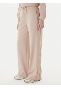 Guess Spodnie dresowe V5BB12 KCX22 Beżowy Regular Fit. Kolor: beżowy. Materiał: syntetyk #1
