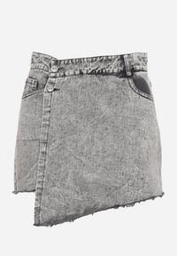 Born2be - Czarne Jeansowe Szorty Imitujące Spódniczkę Mini z Asymetryczną Zakładką Moonfia. Kolor: czarny. Materiał: jeans. Sezon: lato #5