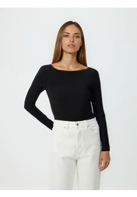 Reserved - Body z głębokim dekoltem - czarny. Kolor: czarny. Materiał: dzianina #1