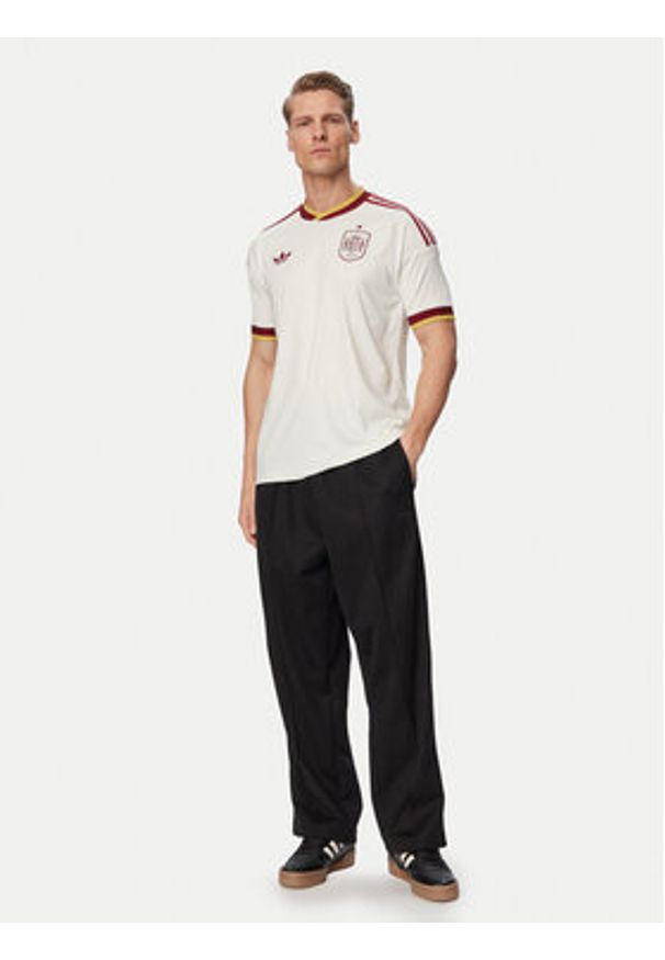 Adidas - adidas Koszulka techniczna JN4397 Biały Slim Fit. Kolor: biały. Materiał: syntetyk