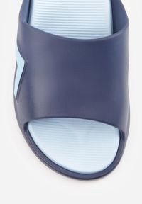 Born2be - Granatowe Piankowe Klapki Basenowe na Grubej Podeszwie Atexia. Okazja: do domu, na co dzień, na plażę. Kolor: niebieski. Materiał: dresówka. Sezon: lato. Styl: sportowy, klasyczny, wakacyjny, casual #5
