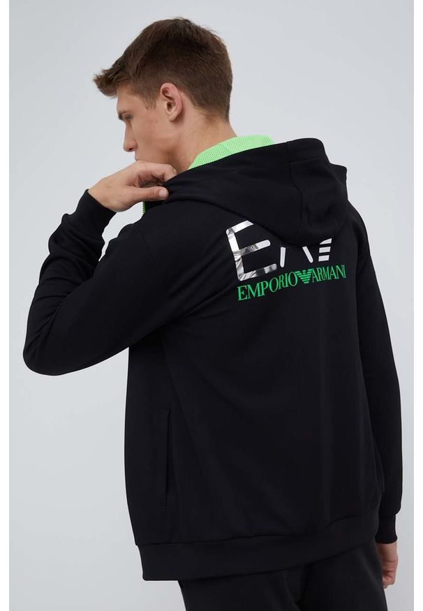 EA7 Emporio Armani bluza męska kolor czarny z kapturem z nadrukiem. Okazja: na co dzień. Typ kołnierza: kaptur. Kolor: czarny. Wzór: nadruk. Styl: casual