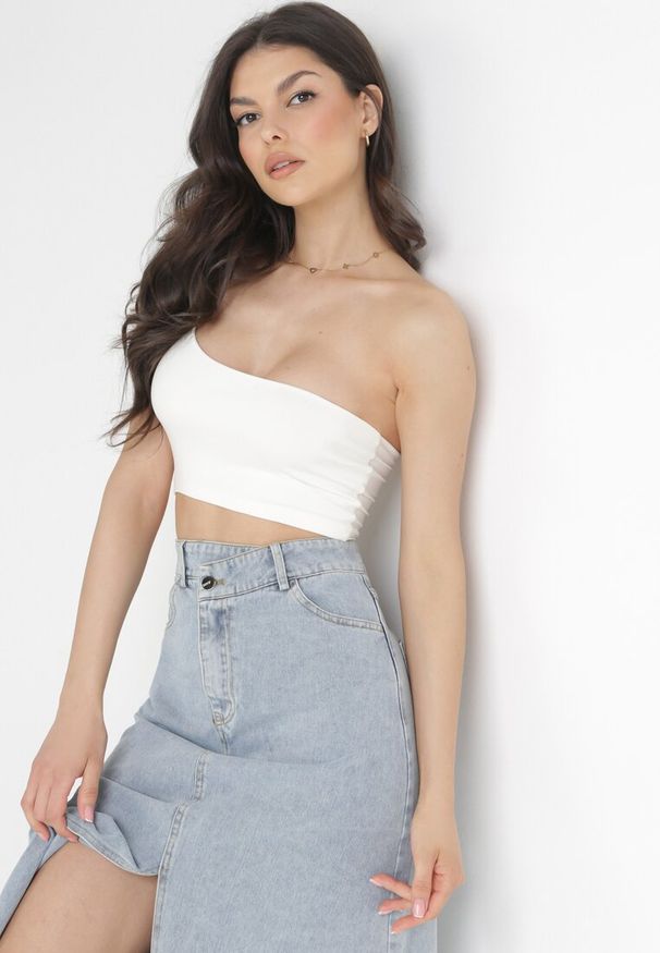 Born2be - Jasnoniebieska Jeansowa Spódnica z Wysokim Stanem i Postrzępionym Dołem Hayva. Stan: podwyższony. Kolor: niebieski. Materiał: jeans. Styl: klasyczny