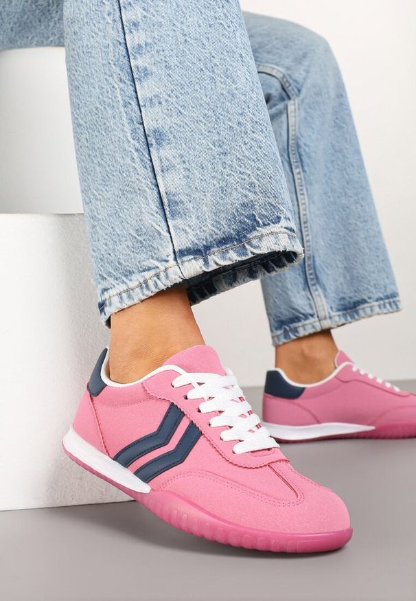 Born2be - Różowe Sneakersy w Typie Tenisówek z Ozdobnymi Paskami Zommea. Zapięcie: pasek. Kolor: różowy
