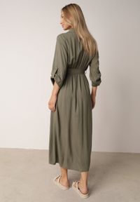 Born2be - Zielona Bawełniana Sukienka Koszulowa w Stylu Safari z Wiązanym Paskiem Atusea. Okazja: na co dzień. Typ kołnierza: typu klepsydra. Kolor: zielony. Materiał: bawełna. Typ sukienki: koszulowe. Styl: casual, elegancki #4