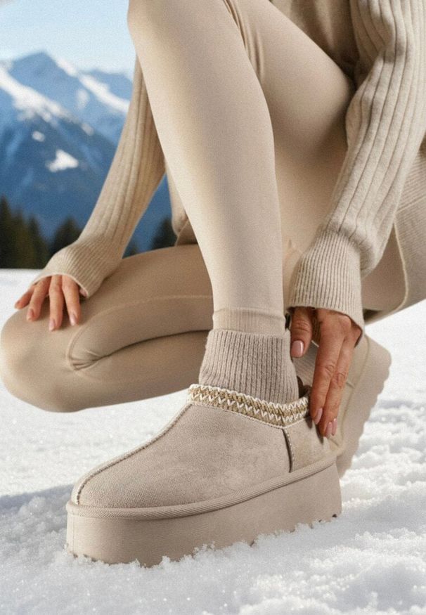 Born2be - Beżowe Śniegowce VICES na Grubej Podeszwie z Haftem i Skarpetkową Cholewką Enantia. Okazja: na co dzień. Kolor: beżowy. Materiał: jeans. Szerokość cholewki: normalna. Wzór: haft. Styl: elegancki, casual