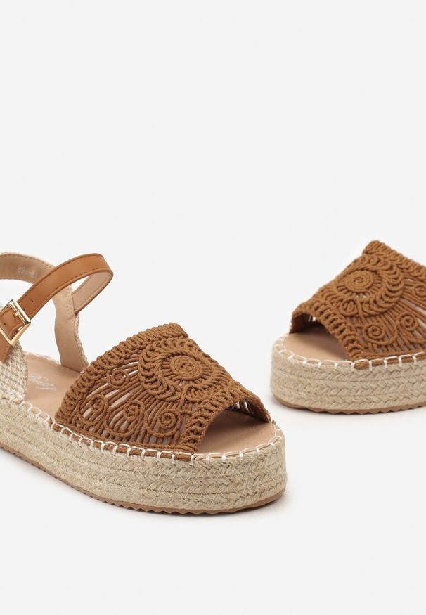 Born2be - Brązowe Sandały Espadryle na Platformie z Juty z Plecionym Noskiem Peralla. Okazja: na spacer. Kolor: brązowy. Materiał: jeans. Wzór: aplikacja. Sezon: lato. Obcas: na platformie