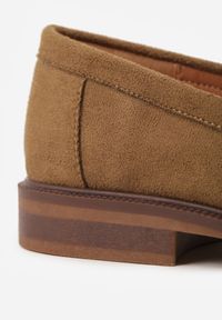 Born2be - Zielone Mokasyny VICES z Wkładką ze Skóry Naturalnej i Metaliczną Aplikacją Nanora. Nosek buta: okrągły. Kolor: beżowy. Materiał: skóra. Wzór: aplikacja. Obcas: na obcasie. Styl: klasyczny. Wysokość obcasa: niski #5