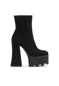 Kazar - Zamszowe czarne botki na wysokiej platformie z trepem. Kolor: czarny. Materiał: zamsz. Szerokość cholewki: normalna. Obcas: na platformie. Wysokość obcasa: średni #1