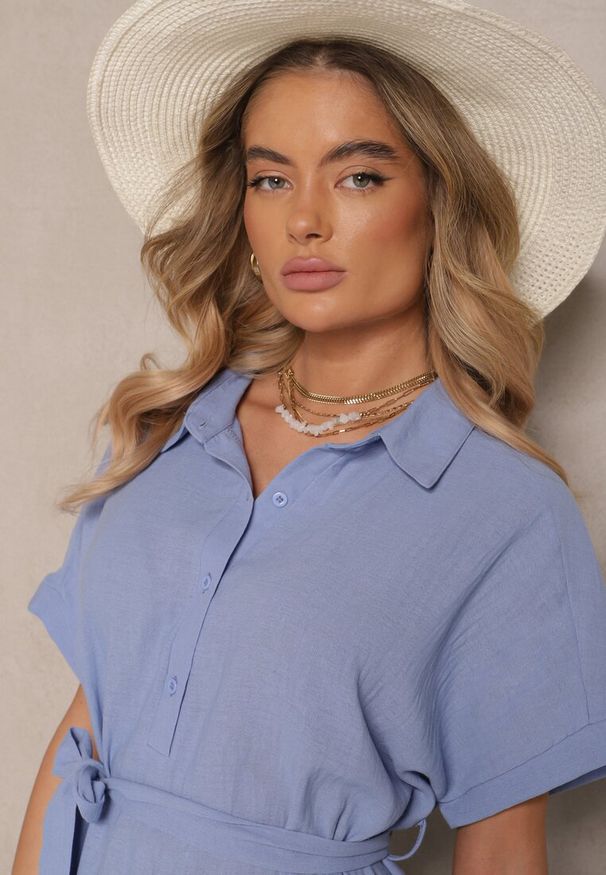 Renee - Granatowa Wiskozowa Sukienka Koszulowa z Wiązanym Paskiem w Talii Vanisti. Okazja: na co dzień. Typ kołnierza: kołnierzyk klasyczny. Kolor: niebieski. Materiał: wiskoza. Długość rękawa: krótki rękaw. Typ sukienki: koszulowe. Styl: klasyczny, elegancki, casual