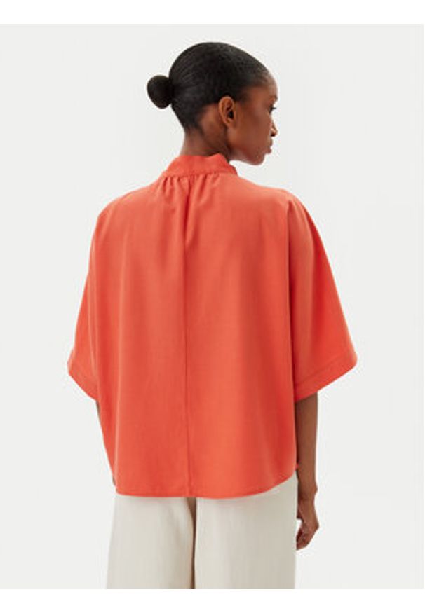 Marc O'Polo Bluzka 503 0840 41013 Czerwony Relaxed Fit. Typ kołnierza: polo. Kolor: czerwony. Materiał: lyocell