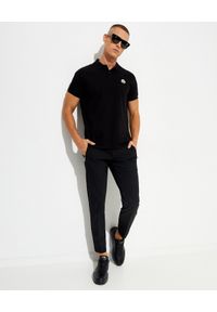 MONCLER - Czarna koszulka polo. Typ kołnierza: polo. Kolor: czarny. Materiał: bawełna. Wzór: aplikacja #4