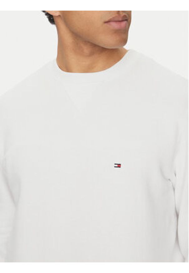 TOMMY HILFIGER - Tommy Hilfiger Bluza Essential MW0MW37232 Biały Regular Fit. Kolor: biały. Materiał: bawełna