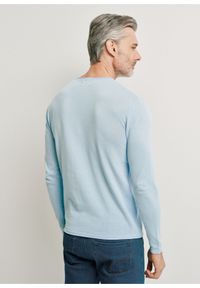 Ochnik - Błękitny bawełniany sweter męski. Kolor: niebieski. Materiał: bawełna. Długość: długie