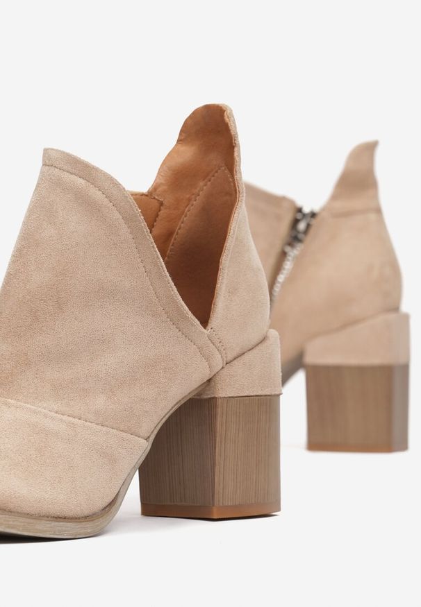 Renee - Beżowe Botki Dhysreia. Okazja: na co dzień. Wysokość cholewki: za kostkę. Kolor: beżowy. Materiał: jeans. Wzór: geometria. Obcas: na słupku. Styl: wizytowy, boho, casual