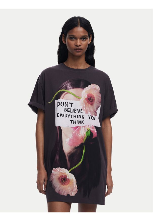 Desigual Sukienka codzienna Berlin 25SWVK20 Szary Regular Fit. Okazja: na co dzień. Kolor: szary. Materiał: bawełna. Typ sukienki: proste. Styl: casual