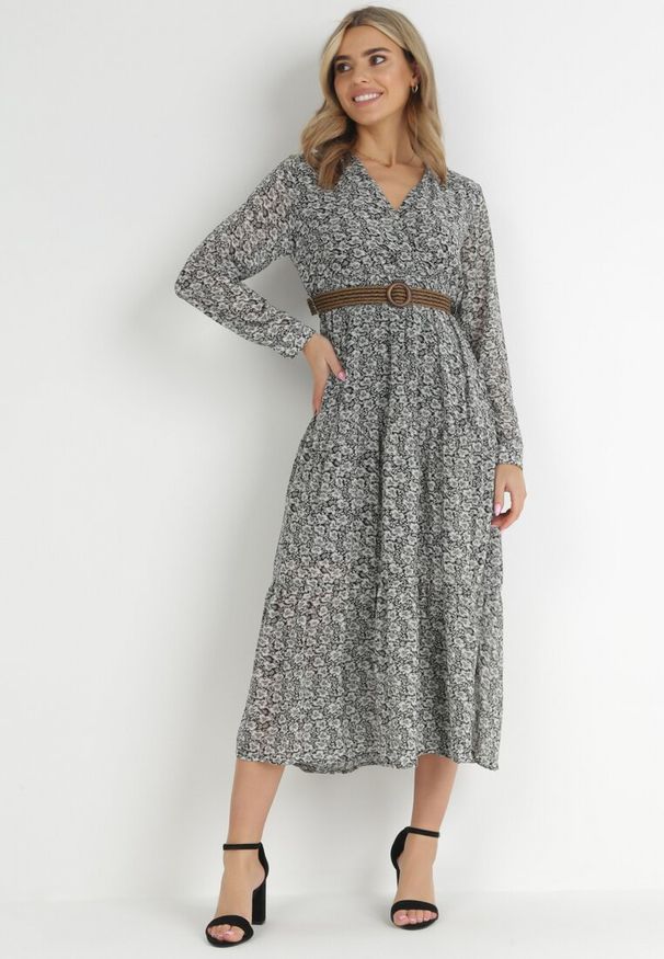 Born2be - Biało-Czarna Sukienka Rozkloszowana w Kwiaty z Paskiem Khito. Okazja: na co dzień. Typ kołnierza: dekolt w serek. Kolor: czarny. Długość rękawa: długi rękaw. Wzór: kwiaty. Styl: casual, elegancki, klasyczny