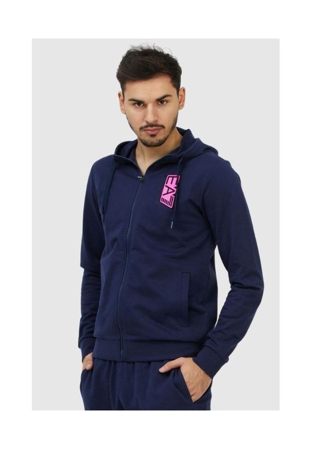EA7 Emporio Armani - EA7 Granatowa bluza męska z wymiennym logo, Rozmiar S. Typ kołnierza: kaptur. Kolor: niebieski. Materiał: prążkowany. Wzór: aplikacja