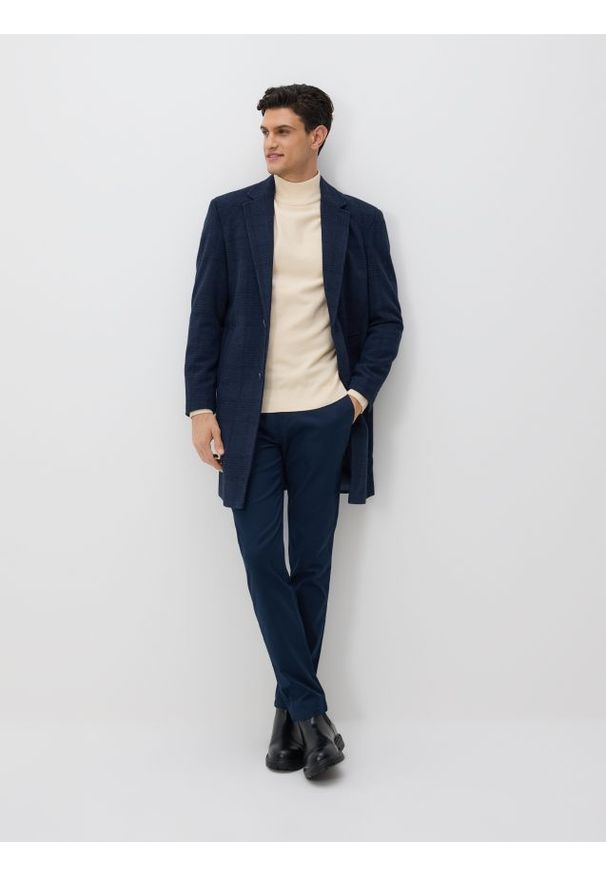 Reserved - Długi płaszcz w kratę - granatowy. Kolor: niebieski. Materiał: dzianina. Długość: długie