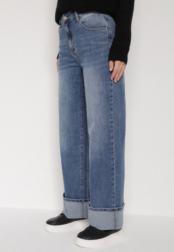 Born2be - Niebieskie Szerokie Jeansy z Wysokim Stanem i Podwiniętymi Nogawkami Jilora. Okazja: na co dzień, do pracy, na spotkanie biznesowe. Stan: podwyższony. Kolor: niebieski. Styl: biznesowy, klasyczny, casual