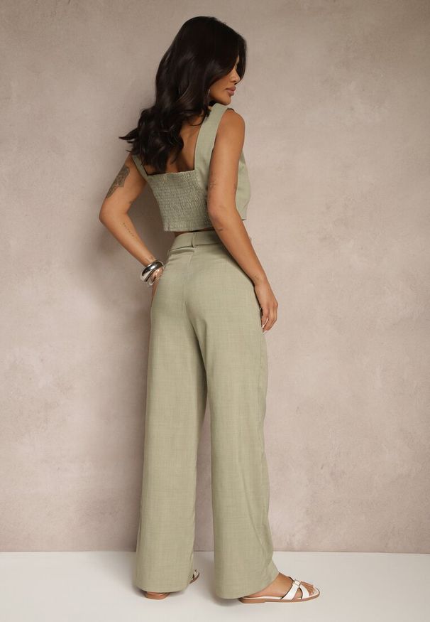 Renee - Zielony Komplet Top Zdobiony Guzikami i Spodnie o Szerokim Kroju Liracelle. Kolor: zielony. Wzór: aplikacja