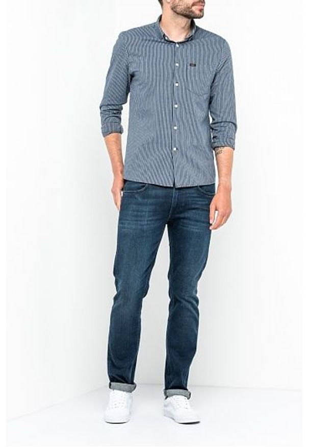 Lee - LEE SLIM BUTTON DOWN MĘSKA KOSZULA MATERIAŁOWA PASKI NIGHT SKY L66XZQSJ 112116850. Typ kołnierza: button down. Materiał: materiał. Wzór: paski